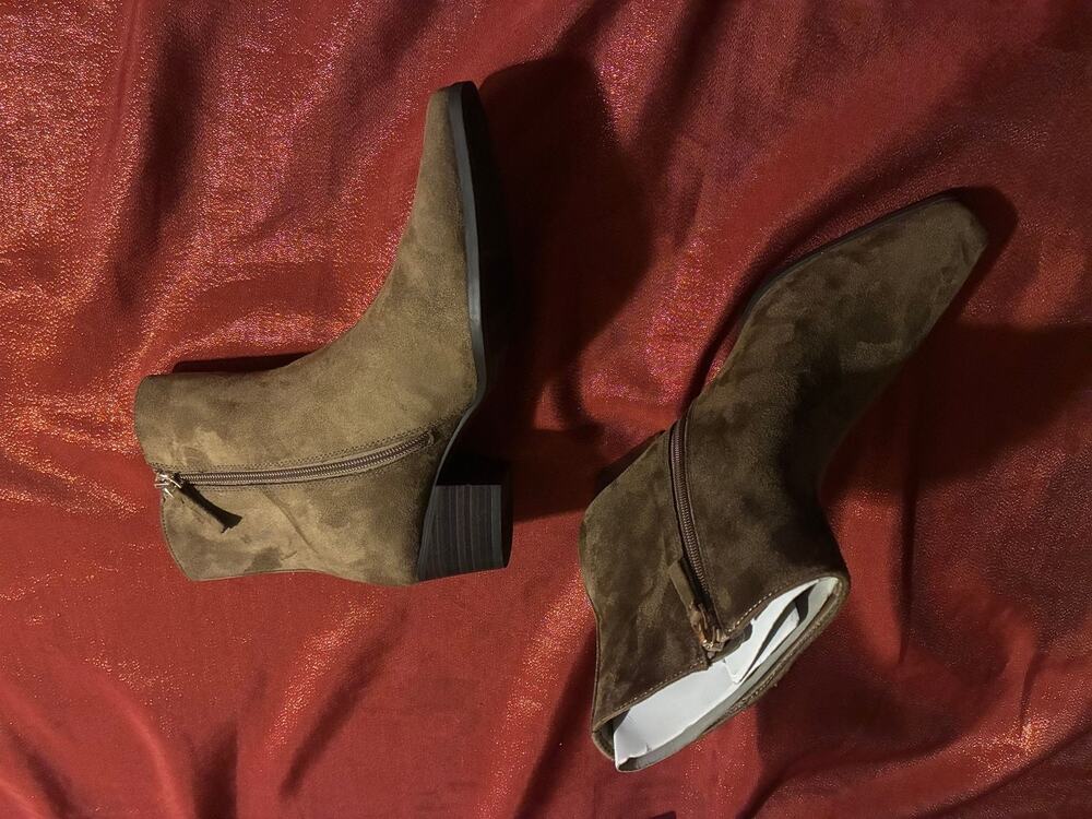 Old Navy Boots Womens 8 City Bootie Latte Beige Suede Ankle Zip Heeled